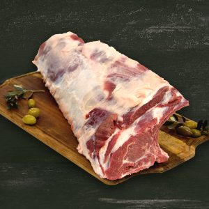 Μπριζόλα Αυτόχθονα Ελληνικού Μαύρου Χοίρου Ολύμπου ειδικής εκτροφής με ελιά.